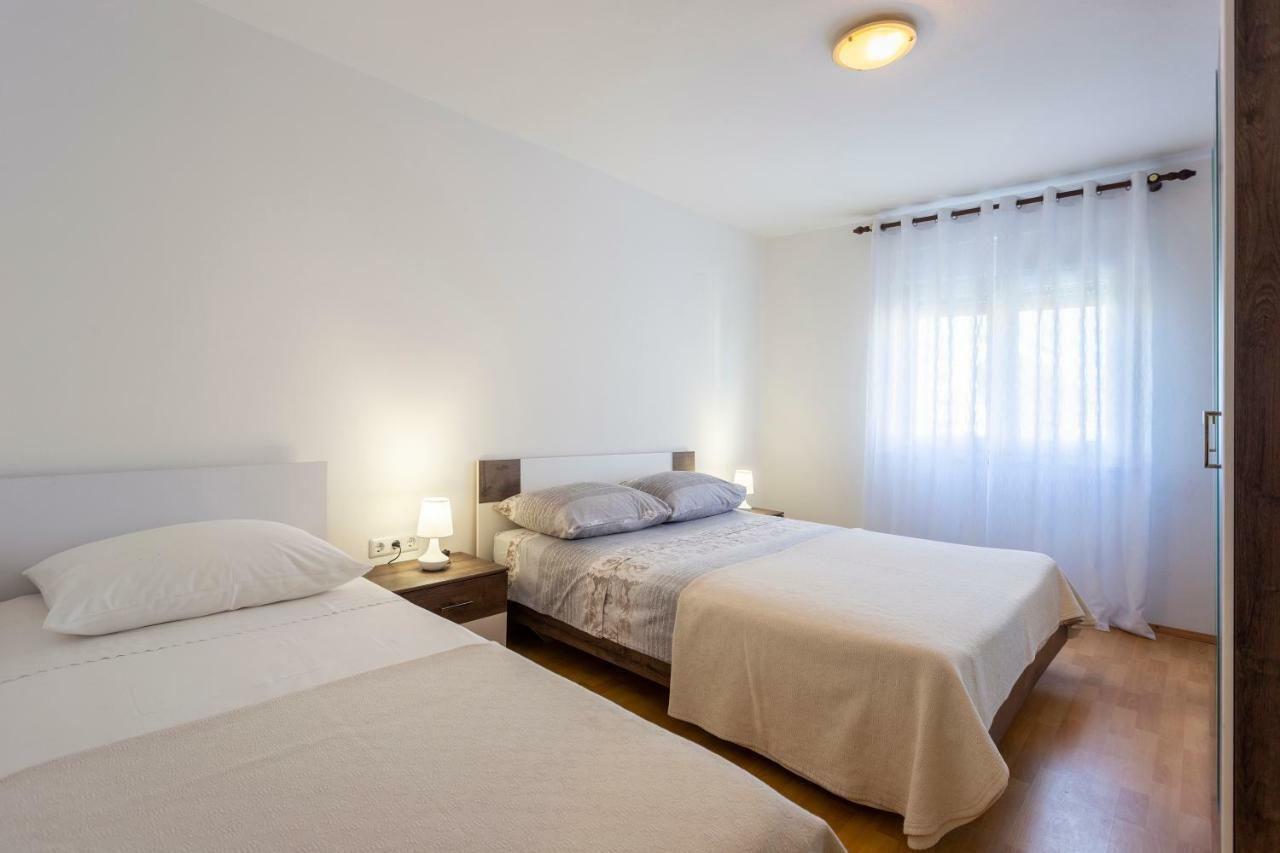 Apartment Anna With Free Private Parking Pula Exterior foto